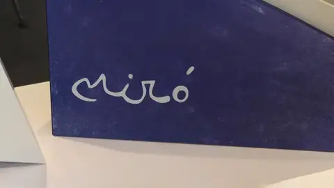 'Cántico del Sol', el libro de Joan Miró presentado en Barcelona: "Es un libro joya, una pieza única y exclusiva, una auténtica obra de arte". 'Cántico del Sol', el libro de Joan Miró presentado en Barcelona: "Es un libro joya, una pieza única y exclusiva, una auténtica obra de arte".