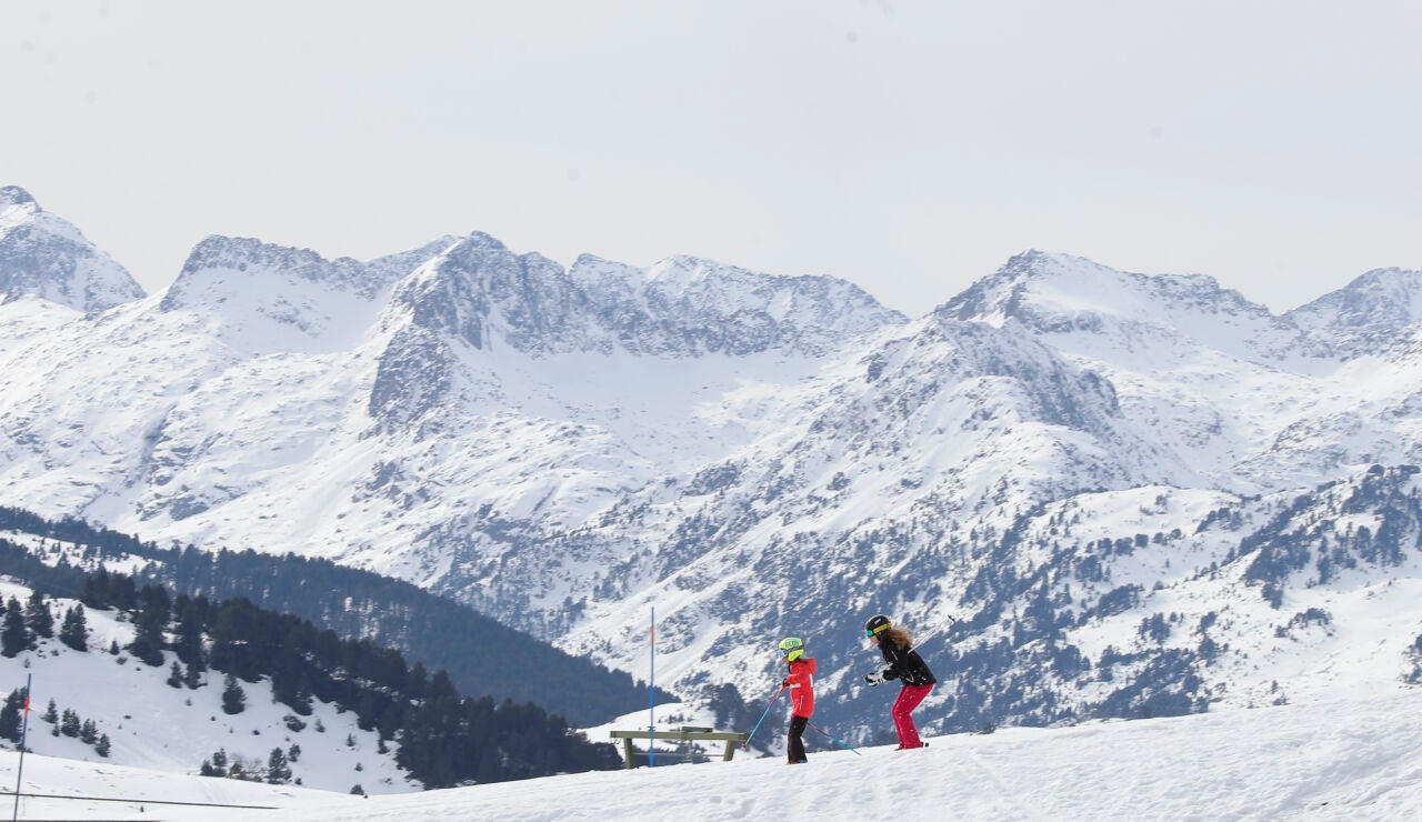 Esquiadores en la estaci&oacute;n de Baqueira Beret en una imagen de archivo.