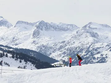 Esquiadores en la estación de Baqueira Beret en una imagen de archivo. Esquiadores en la estación de Baqueira Beret en una imagen de archivo.