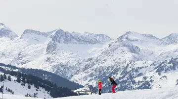 Esquiadores en la estación de Baqueira Beret en una imagen de archivo. Esquiadores en la estación de Baqueira Beret en una imagen de archivo.