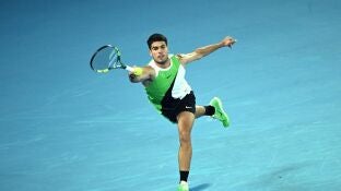 Carlos Alcaraz en su debut en el Open de Australia 2026