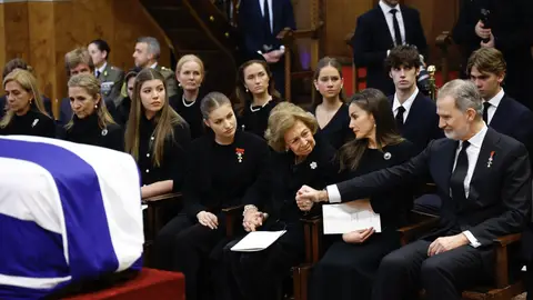 La reina Sofía, muy afectada La reina Sofía, muy afectada