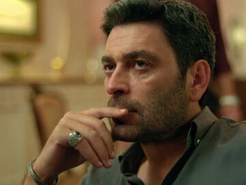 Ozan Akbaba da vida a Cihan Albora