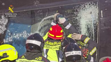 Vídeo: rescate y búsqueda de evidencias para la identificación de víctimas tras el accidente de tren en Adamuz, Córdoba