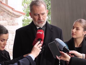 Los reyes, sobre el accidente de tren