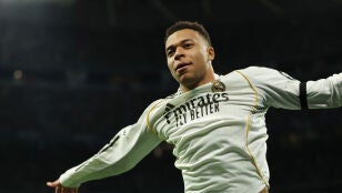 Mbapp&eacute; celebra su gol al AS M&oacute;naco en el Bernab&eacute;u