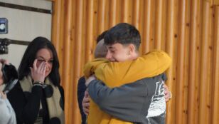 El emotivo abrazo entre Julio y Carmelo