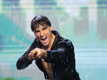 El espect&aacute;culo de Daniel Illescas bailando sobre el agua 