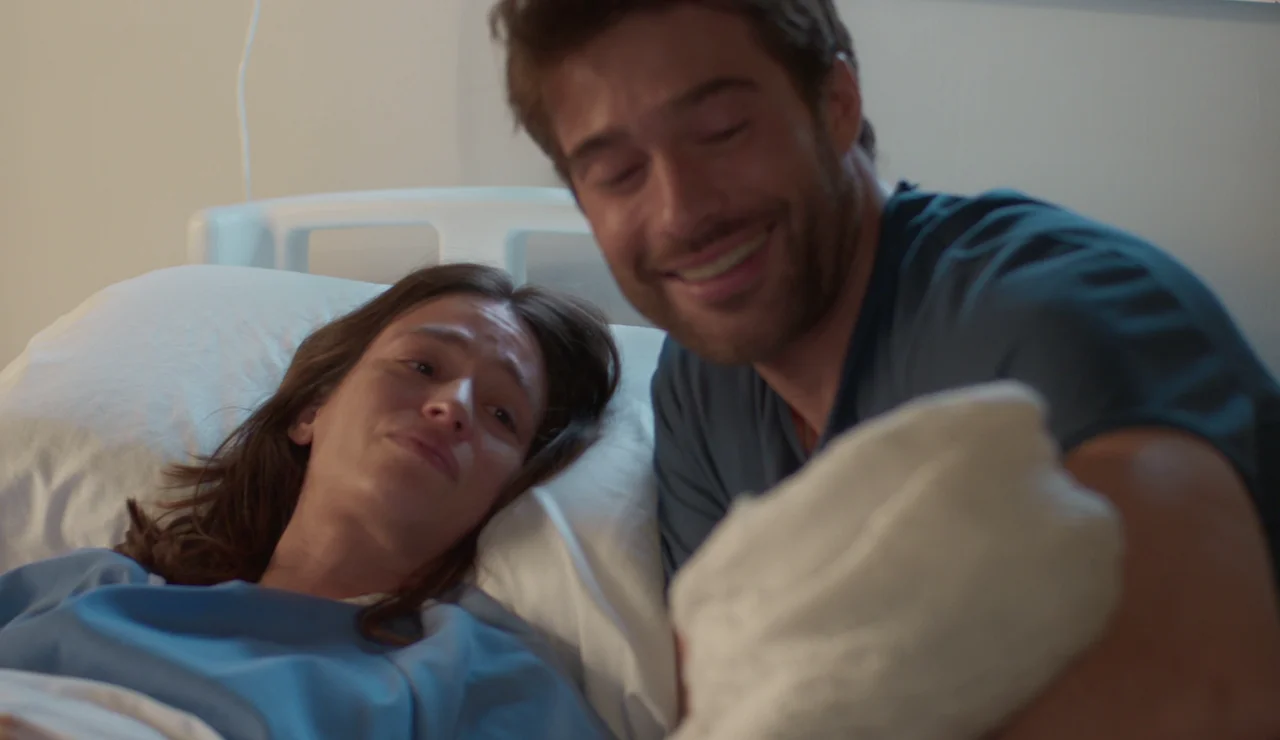 Amanda despierta del coma y da a luz al bebé de César: “Nuestro hijo te trajo de vuelta con nosotros”