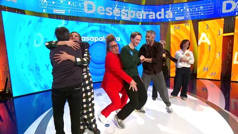 Manu y Rosa bailando juntos en Pasapalabra: Torito consigue una imagen insólita Manu y Rosa bailando juntos en Pasapalabra: Torito consigue una imagen insólita