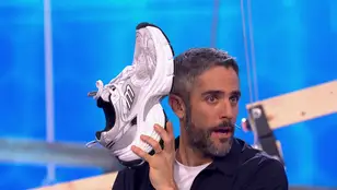 Roberto Leal, sin palabras ante los zapatos de Eduardo Navarrete