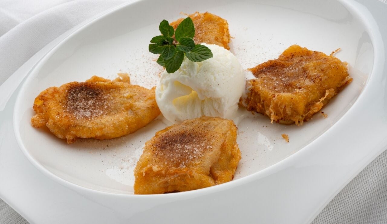 Horchata frita con helado de yogur