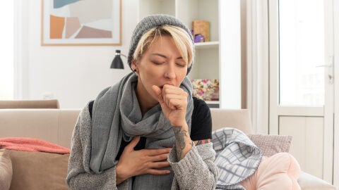Mujer tosiendo