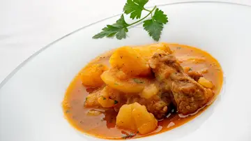 Gurupina bastetana, la receta de la abuela Lola, elaborada por Arguiñano: "Esto entra de maravilla en los días fríos" Gurupina bastetana, la receta de la abuela Lola, elaborada por Arguiñano: "Esto entra de maravilla en los días fríos"