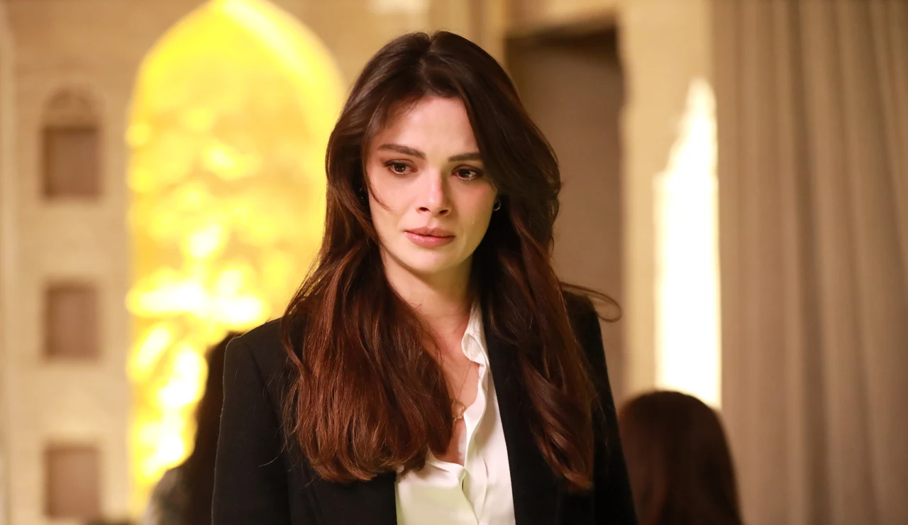 Sinem Ünsal encarna a Alya, una madre que desafía las reglas del clan Albora por su hijo