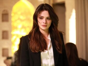 Sinem &Uuml;nsal encarna a Alya, una madre que desaf&iacute;a las reglas del clan Albora por su hijo