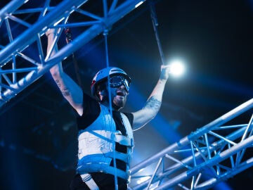 La tensi&oacute;n de Willy B&aacute;rcenas en la Pasarela de v&eacute;rtigo a ciegas