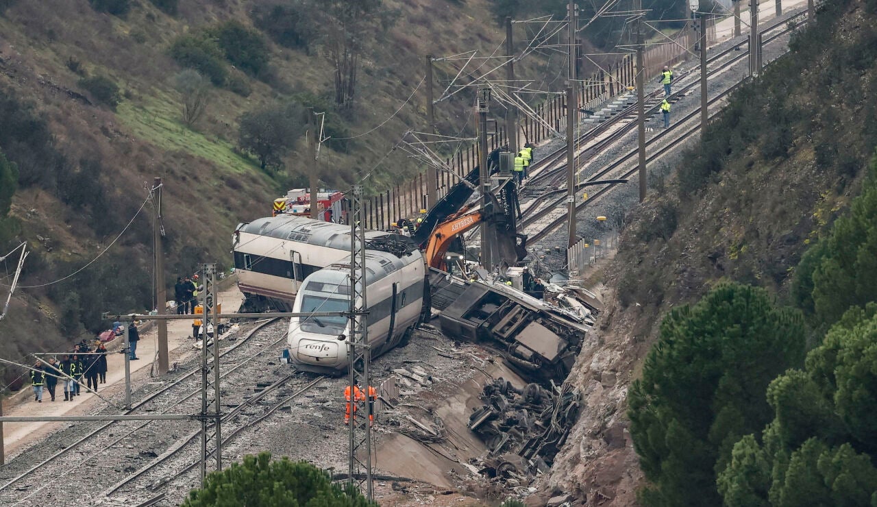 Restos del Alvia siniestrado en la colisi&oacute;n con un Iryo 
