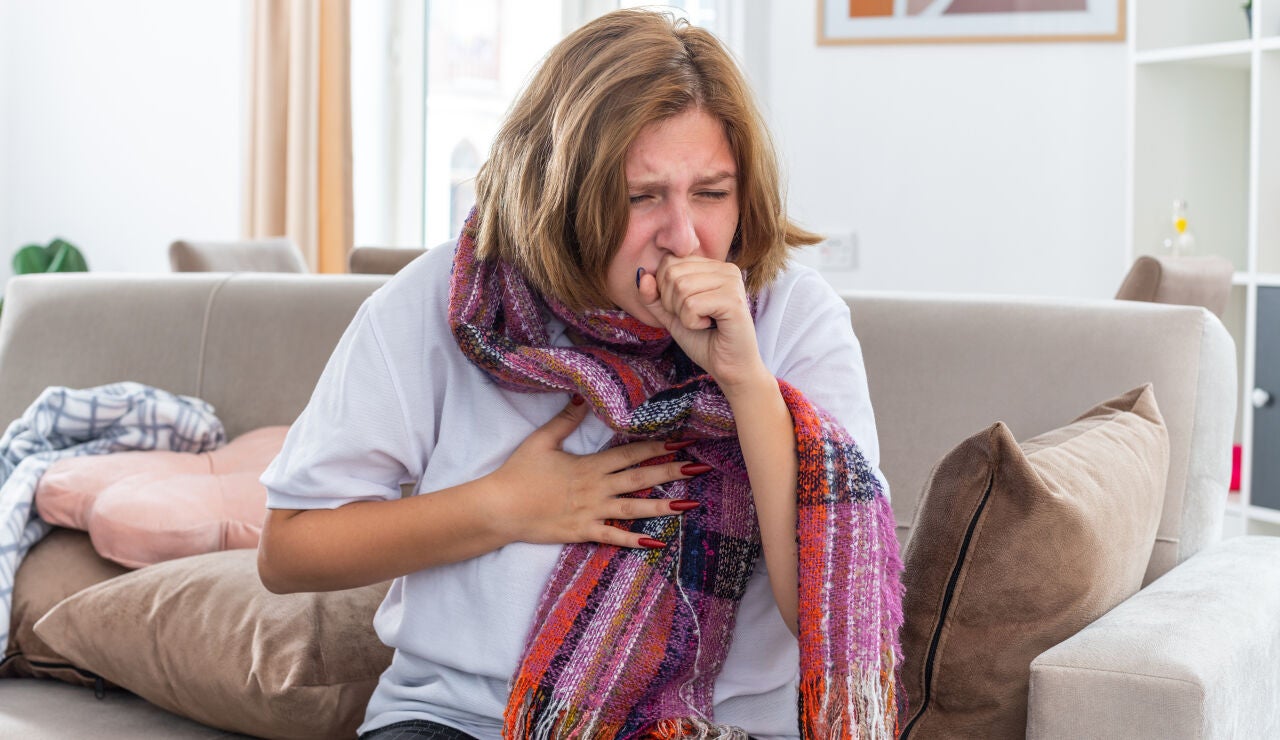 Mujer tosiendo