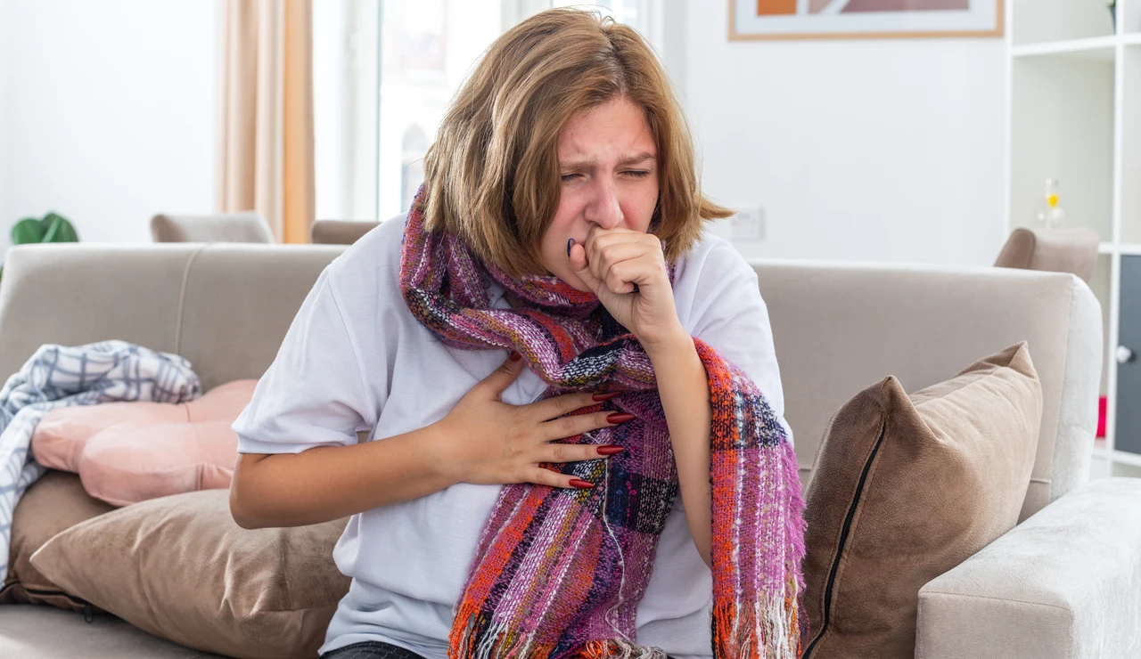 Mujer tosiendo