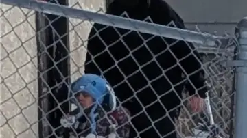 Polémica en Estados Unidos: agentes de inmigración detienen a un niño de 5 años en Minnesota Polémica en Estados Unidos: agentes de inmigración detienen a un niño de 5 años en Minnesota