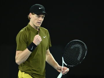 Jannik Sinner celebra un punto ante James Durckworth en el Open de Australia
