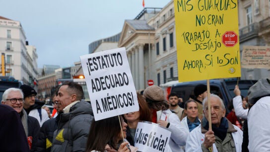 Manifestaci&oacute;n convocada por el sindicato de m&eacute;dicos madrile&ntilde;os Amyts por un estatuto propio en el marco de las dos jornadas de huelga, el d&iacute;a 14 en Madrid