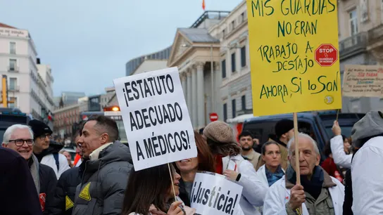 Manifestación convocada por el sindicato de médicos madrileños Amyts por un estatuto propio en el marco de las dos jornadas de huelga, el día 14 en Madrid Manifestación convocada por el sindicato de médicos madrileños Amyts por un estatuto propio en el marco de las dos jornadas de huelga, el día 14 en Madrid