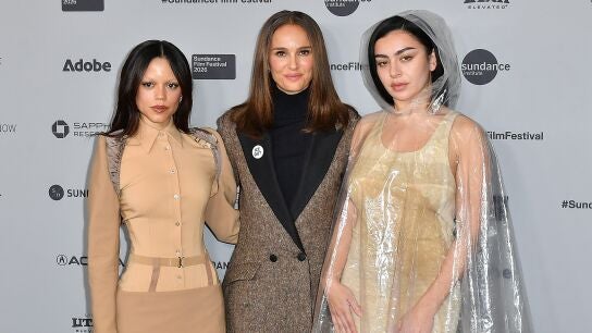 Jenna Ortega, Natalie Portman, Charli xcx en la premiere de The Gallerist en el festival de Sundance