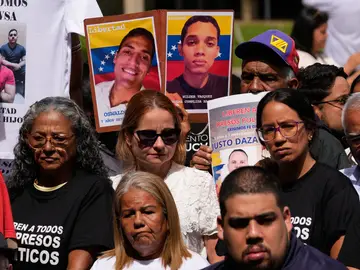 Al menos 104 presos políticos venezolanos han sido liberados en distintas cárceles del país Al menos 104 presos políticos venezolanos han sido liberados en distintas cárceles del país