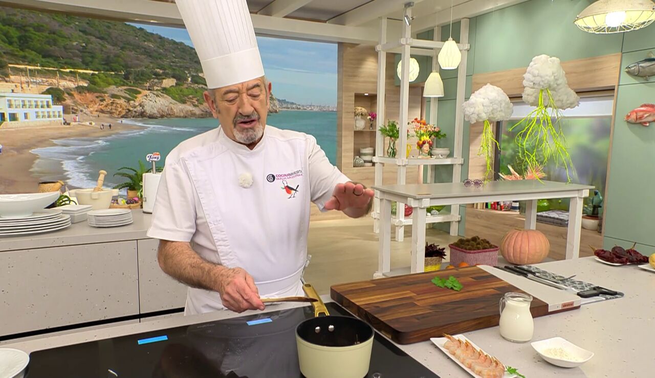 "Esto es un caldo corto": el truco de cocina de Argui&ntilde;ano para elaborar una bechamel con sabor a langostino