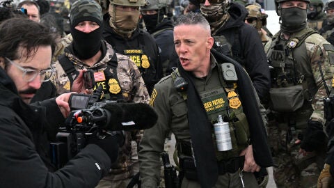 Trump intenta zanjar la crisis en Minneapolis cambiando a su perro de presa por un perfil m&aacute;s pol&iacute;tico