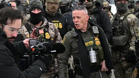 Trump intenta zanjar la crisis en Minneapolis cambiando a su perro de presa por un perfil más político Trump intenta zanjar la crisis en Minneapolis cambiando a su perro de presa por un perfil más político