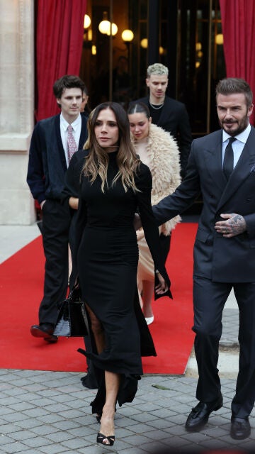 Los Beckham reaparecen en París tras el conflicto familiar con Brooklyn