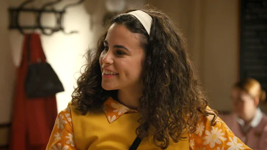 Mabel comienza a trabajar en Perfumerías de la Reina… ¡Y conoce a Salva y Claudia! Mabel comienza a trabajar en Perfumerías de la Reina… ¡Y conoce a Salva y Claudia!