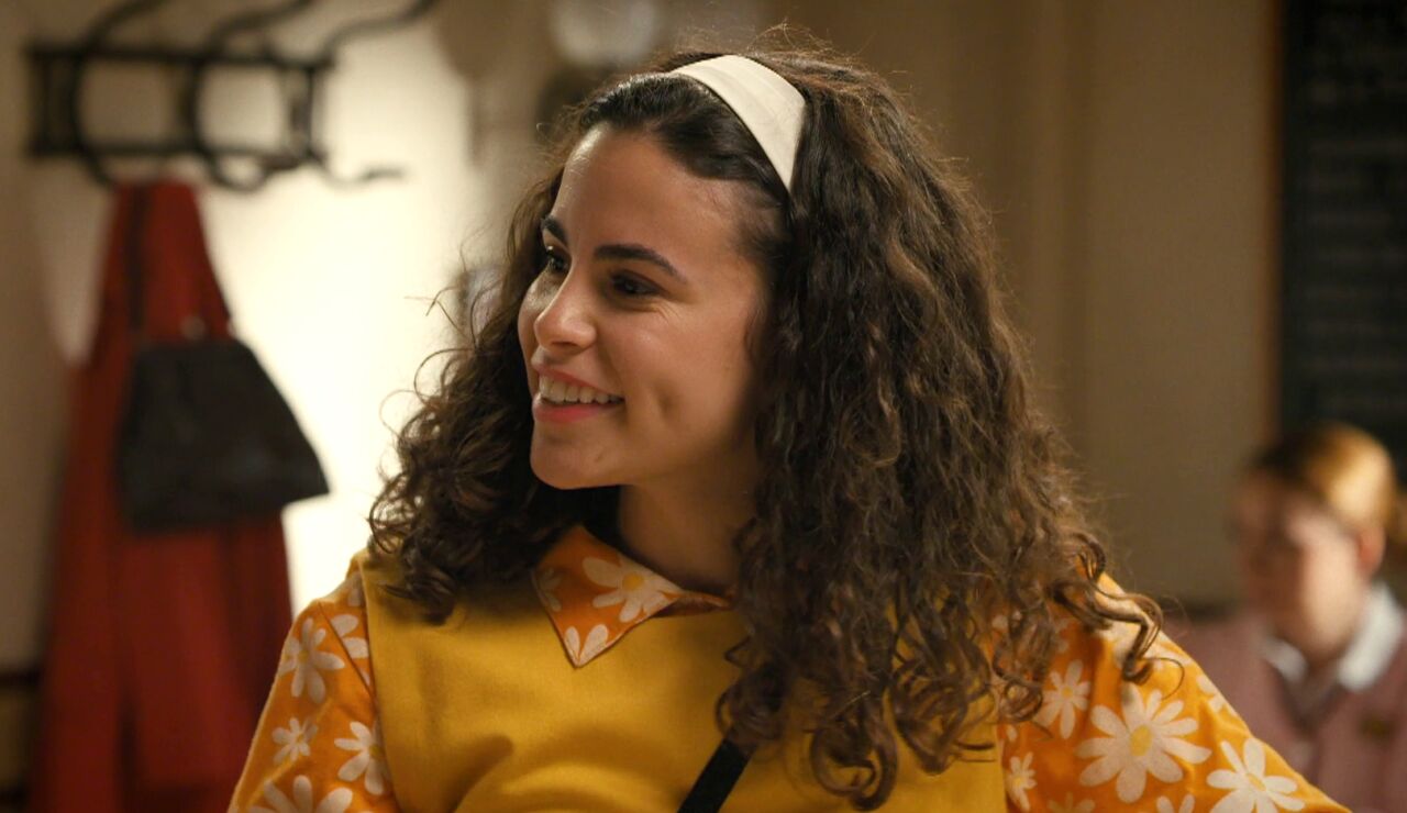 Mabel comienza a trabajar en Perfumer&iacute;as de la Reina&hellip; &iexcl;Y conoce a Salva y Claudia!