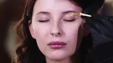 Estos son los riesgos de raparse las cejas por moda Estos son los riesgos de raparse las cejas por moda