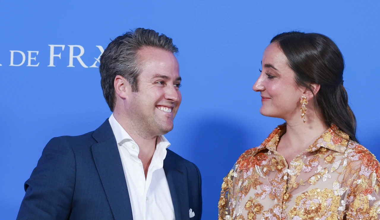 Lucía Pombo y López Huerta ante las cámaras