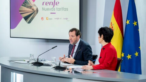 El ministro de Transportes y Movilidad Sostenible, &Oacute;scar Puente, y la ministra de Seguridad Social, Inclusi&oacute;n y Migraciones y nueva portavoz del Gobierno, Elma Saiz