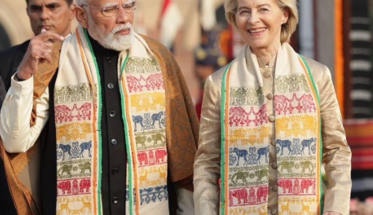 Ursula von der Leyen junto al primer ministro de India, Narendra Modi
