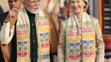 Ursula von der Leyen junto al primer ministro de India, Narendra Modi