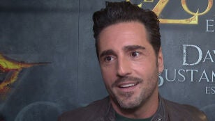 David Bustamante haciendo declaraciones a la prensa