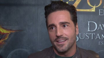 David Bustamante haciendo declaraciones a la prensa