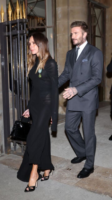 Los Beckham reaparecen en París tras el conflicto familiar con Brooklyn