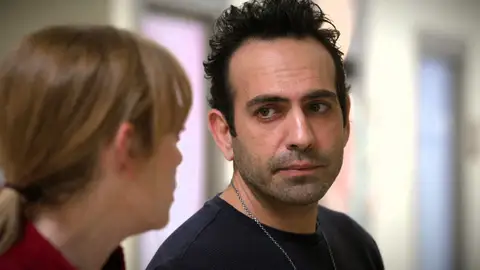 Evren se enfrenta a su dolor mientras la vida sigue en el hospital: “No perdonaré nunca a Naz” Evren se enfrenta a su dolor mientras la vida sigue en el hospital: “No perdonaré nunca a Naz”