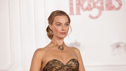 Margot Robbie con el collar de Elizabteh Taylor Taj Mahal
