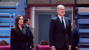 Los reyes en el funeral