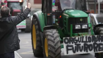 Tractorada clama en Bilbao contra el acuerdo UE-Mercosur porque "la alimentación es un derecho, no mercancía" Tractorada clama en Bilbao contra el acuerdo UE-Mercosur porque "la alimentación es un derecho, no mercancía"