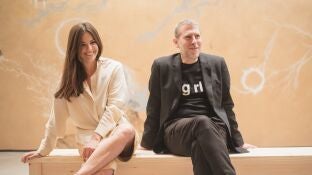 Mercedes Mart&iacute;n y David Barro en la exposici&oacute;n de Sandra Cinto, Preludio para el sol y las estrellas