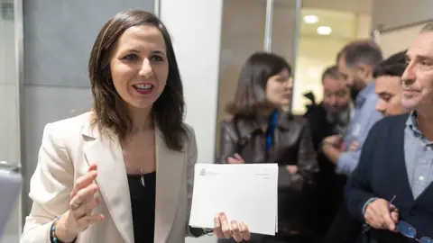 Ione Belarra La secretaria general de Podemos, Ione Belarra, durante una sesión plenaria extraordinaria en el Congreso de los Diputados, a 27 de enero de 2026, en Madrid (España). El pleno del Congreso vota la convalidación o derogación de los decretos leyes que incluyen, por un lado, la prórroga de las ayudas al transporte público, y por otro, las medidas de 'escudo social' y la revalorización de las pensiones para 2026. El Gobierno afronta esta cita sin apoyos asegurados, ya que tanto el PP como Junts n...